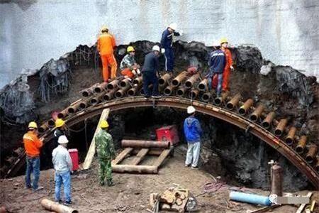 济水街道隧道钢花管支护案例